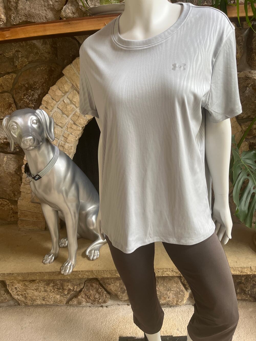 Under Armour Gray Short Sleeve Athletic Shirt Women's Size XL